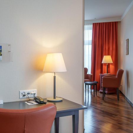 Hotel Schweizerhof Базел Екстериор снимка