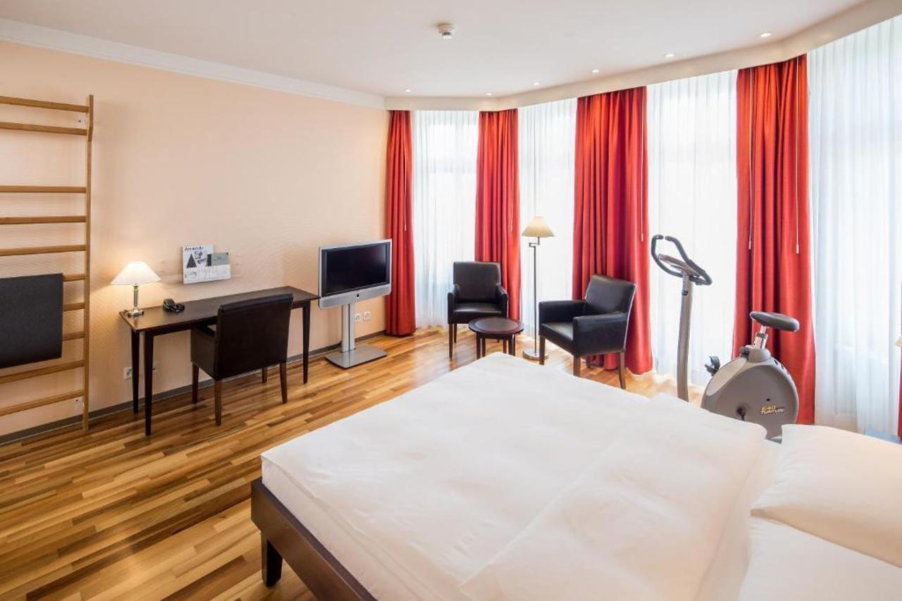 Hotel Schweizerhof Базел Екстериор снимка