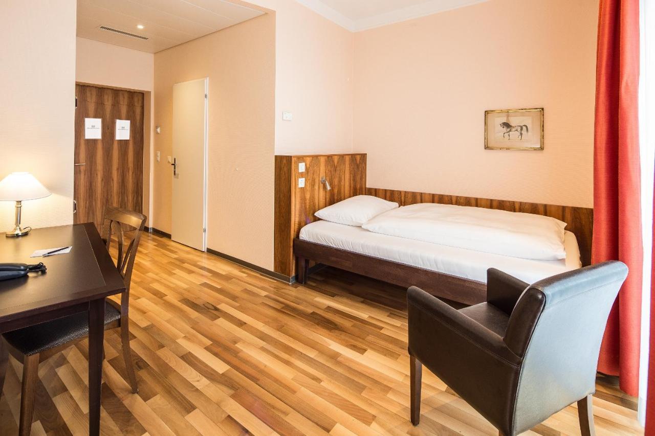 Hotel Schweizerhof Базел Екстериор снимка