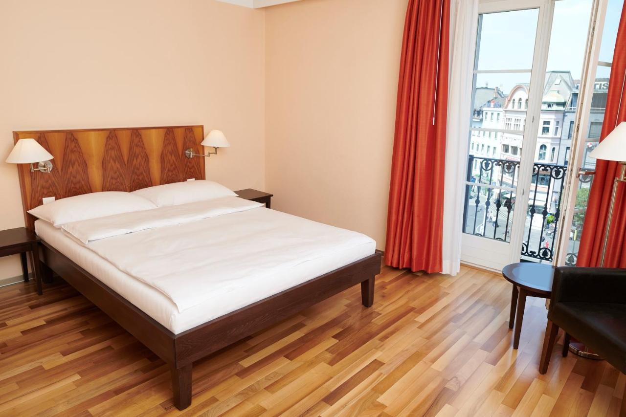 Hotel Schweizerhof Базел Екстериор снимка