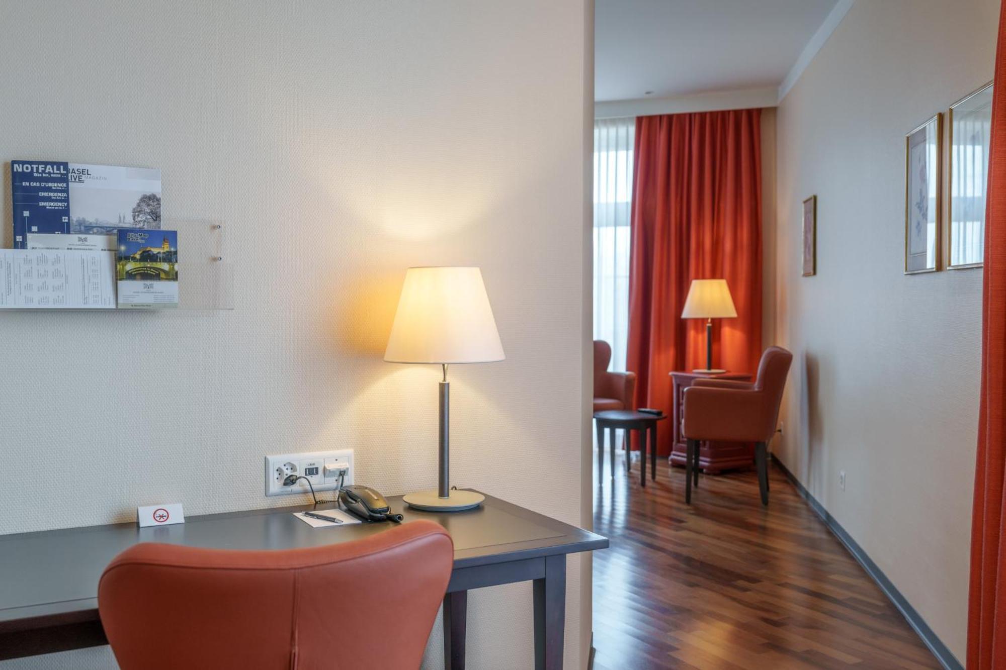 Hotel Schweizerhof Базел Екстериор снимка