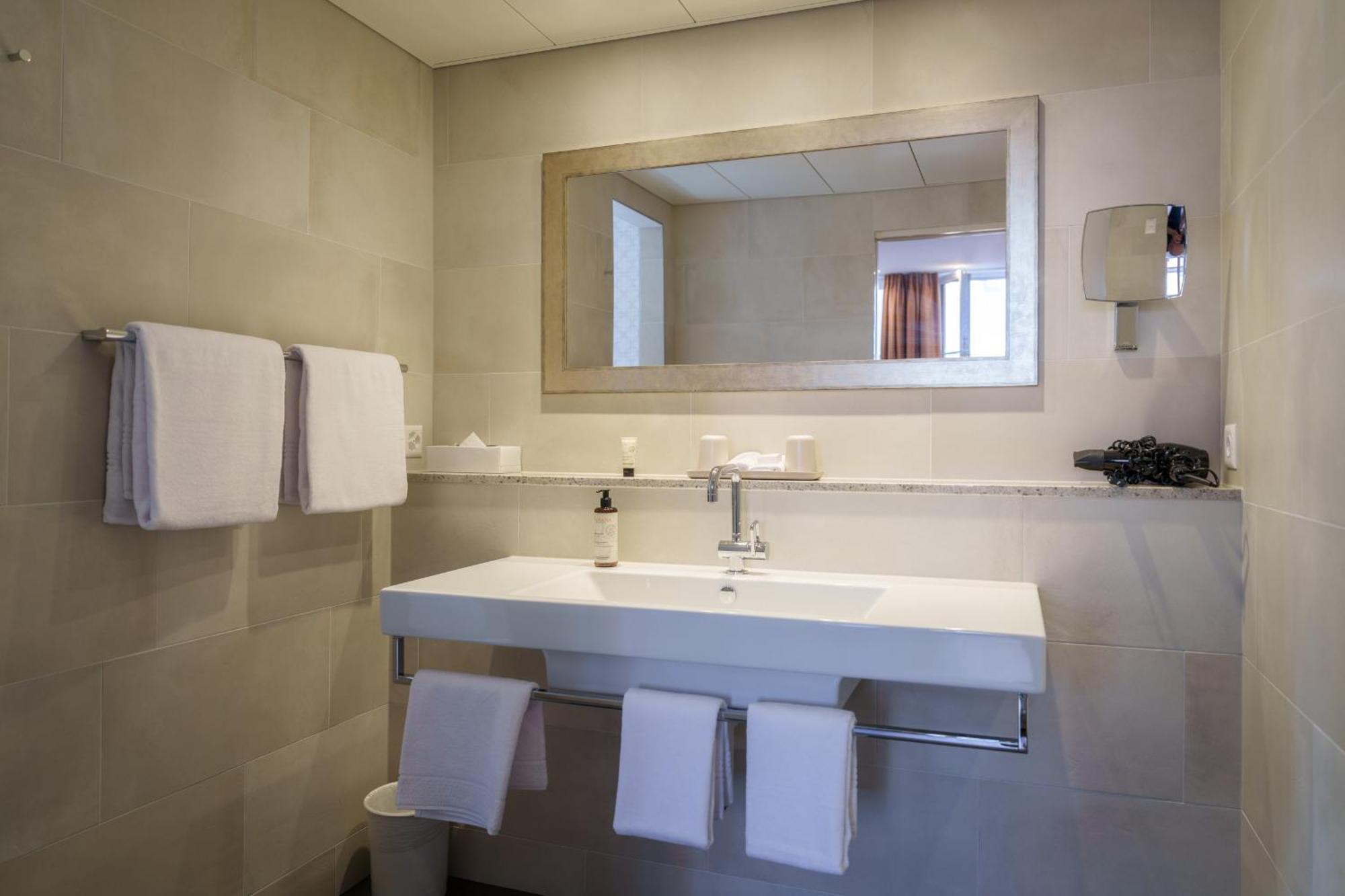 Hotel Schweizerhof Базел Екстериор снимка