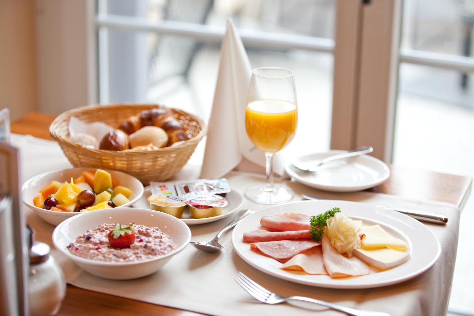 Hotel Schweizerhof Базел Екстериор снимка